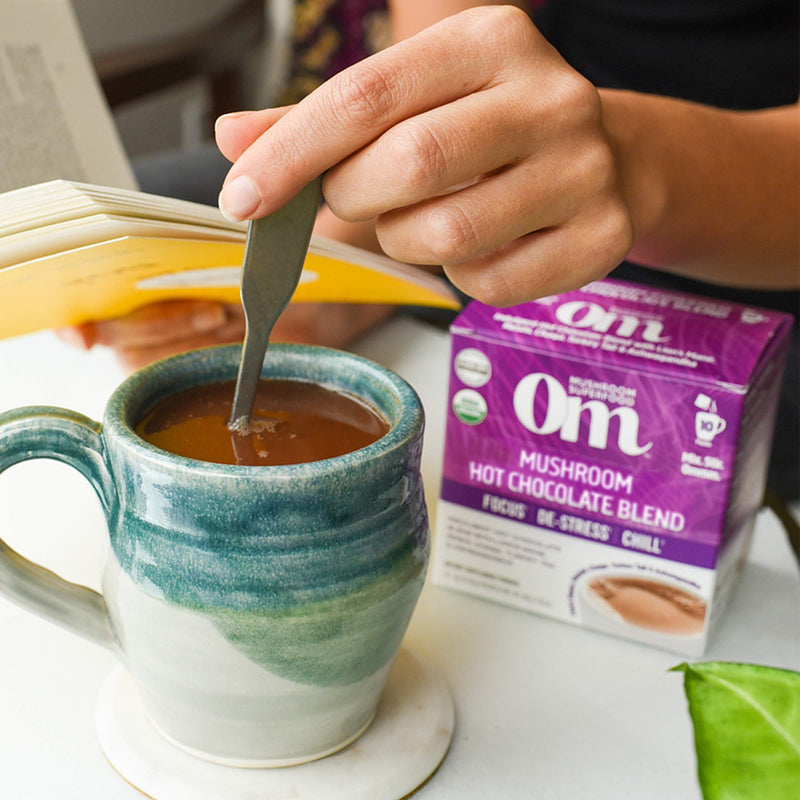[Australia] - Om Mushroom Superfood Hot Chocolate Blend Mushroom Powder, Single Serve, 10 Count, Dutch Cocoa, 2g of Sugar, 25 Calories, Lion's Mane, Reishi, Chaga, Turkey Tail, Focus and Stress Support 10 Servings 
