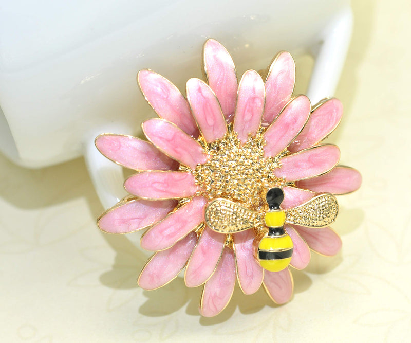 [Australia] - Gyn&Joy Beautiful Enamel Sun Flower Daisy Honey Bee Insect Brooch Pin Women Jewelry Accessories Collar Pin BZ182 Pink 