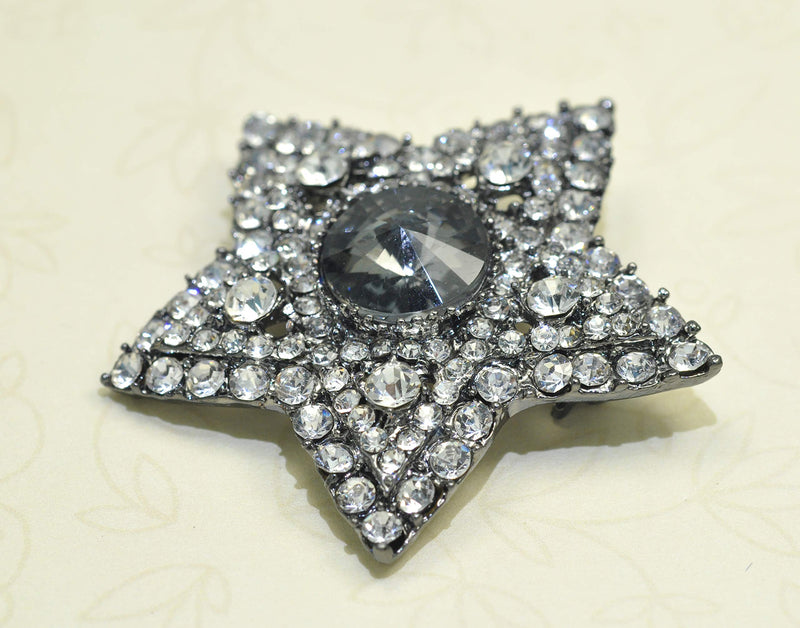 [Australia] - Gyn&Joy Gunmetal Tone Blue Grey Colored Crystal Rhinestones Twinkle Bling Star Brooch Pin Clear 