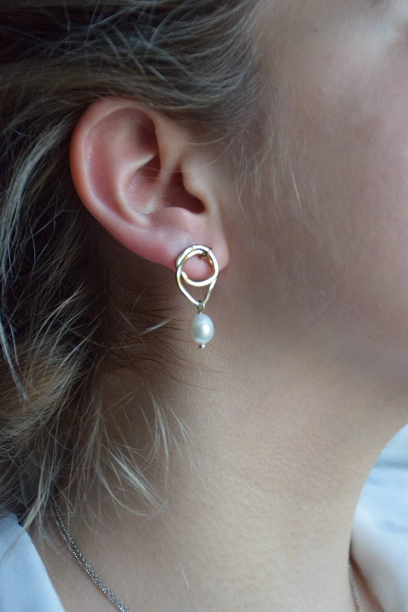 [Australia] - Pearls of Eden - Womans White Pearl and Brass Earrings - Real Freshwater Pearls Round - Modern Design - Elegant Jewelry Box Included 
