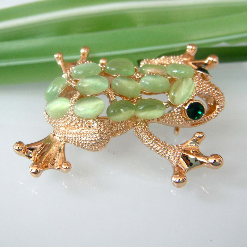 [Australia] - Navachi 18k Gold Plated Oval Opal Crystal Frog Brooch pins Green 