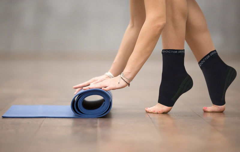 [Australia] - Doctor Developed Copper Infused Foot Compression Sleeves / Plantar Fasciitis Socks [PAIR] and Doctor Written Handbook Black M 