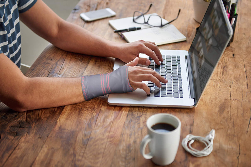 [Australia] - Doctor Developed Wrist & Hand Compression Sleeve/Support/Brace, Palm Protector with Gel Pad, Optimum Comfort for Carpal Tunnel, RSI & More by Dr Arthritis - Pink/Grey, Medium Medium (Pack of 1) 