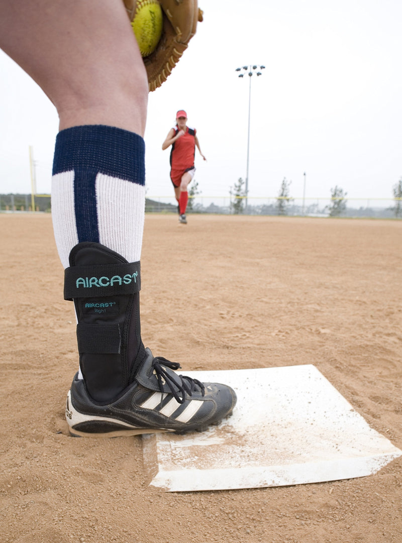 [Australia] - Aircast AirSport Ankle Support Brace, Right Foot, Medium Medium (Pack of 1) 