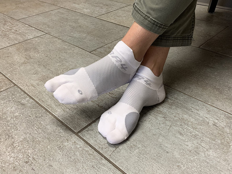 [Australia] - Bunion Relief Socks by OrthoSleeve, Patented Split-Toe Design with a Cushioned Bunion Pad Separates Toes, Relieves Bunion Pain and Reduces Toe Friction (Grey, 1 Pair, Small) Small (1 Pair) Grey 