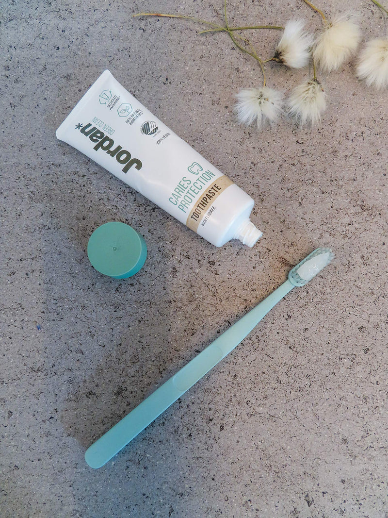 [Australia] - Jordan ® | Green Clean Manual Toothbrush | Award Winning Sustainable Toothbrush Made from Recycled Materials | Eco-Friendly | Scandinavian Design | Soft Bristles | Mixed Colour | Pack 4 Units 