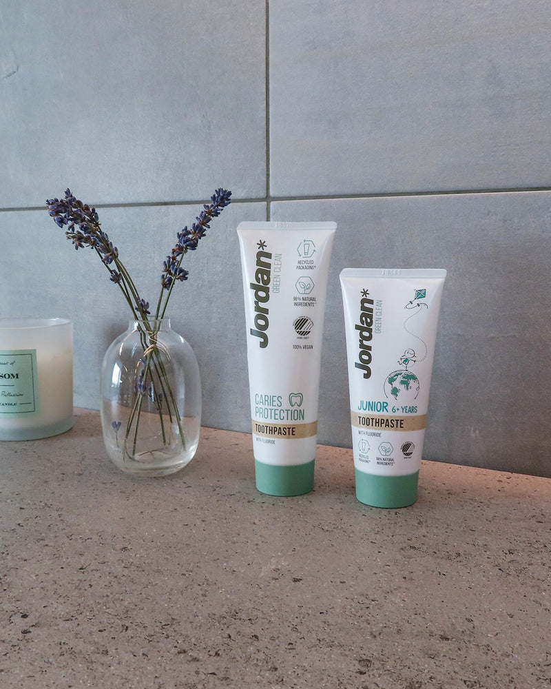 [Australia] - Jordan ® | Green Clean Manual Toothbrush | Award Winning Sustainable Toothbrush Made from Recycled Materials | Eco-Friendly | Scandinavian Design | Soft Bristles | Mixed Colour | Pack 4 Units 
