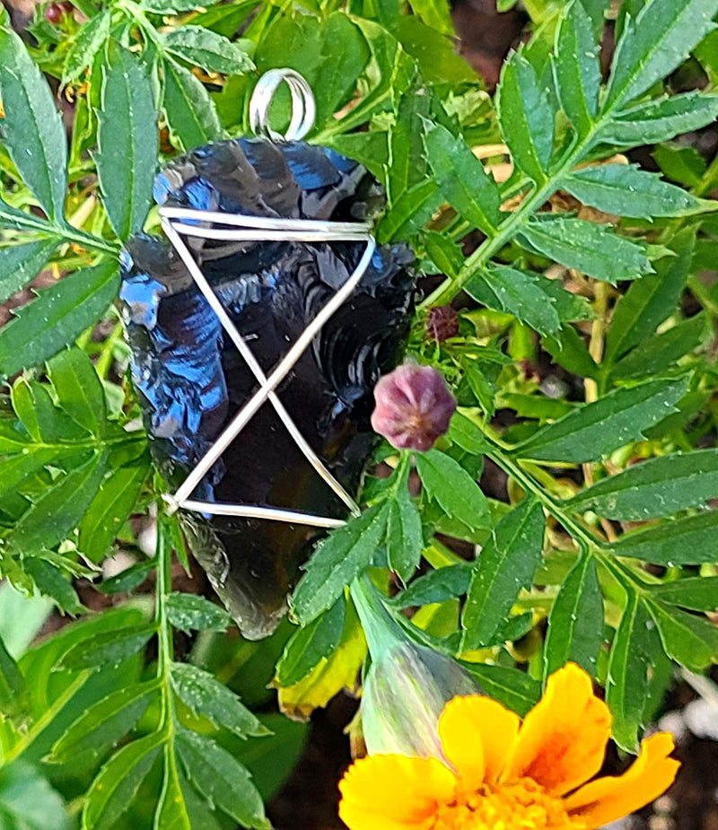 [Australia] - Black Obsidian Necklace Pendant - Arrow Head Gorgeous Healing Stone Jewelry for Men, Women, Kids Promote Positive Energy (Black) 