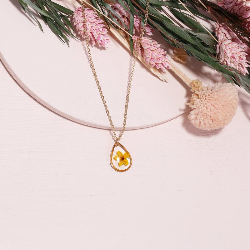 [Australia] - BONALUNA Pressed Flower Tear Drop Frame Pendant with Yellow Gold Plated Necklace 