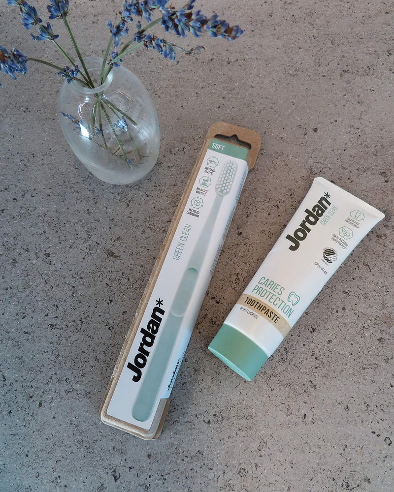 [Australia] - Jordan ® | Green Clean Manual Toothbrush | Award Winning Sustainable Toothbrush Made from Recycled Materials | Eco-Friendly | Scandinavian Design | Soft Bristles | Mixed Colour | Pack 4 Units 