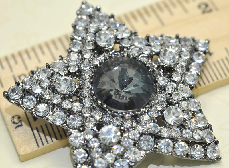 [Australia] - Gyn&Joy Gunmetal Tone Blue Grey Colored Crystal Rhinestones Twinkle Bling Star Brooch Pin Clear 