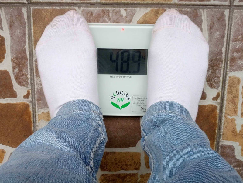 [Australia] - NewlineNY Step On Super Mini Smallest Travel Bathroom Scale with Protection Sleeve: NY-SMS-S001-BG + SBB0638SM-WH Off White 