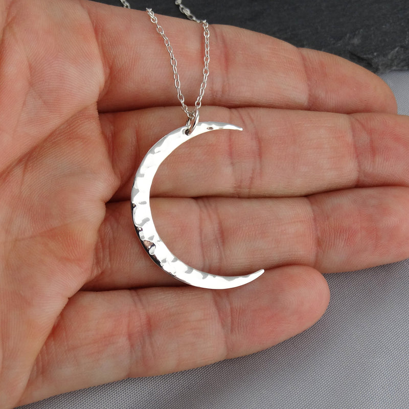 [Australia] - FashionJunkie4Life Sterling Silver Hammered Finish Textured Crescent Moon Pendant Necklace, 18" Chain 