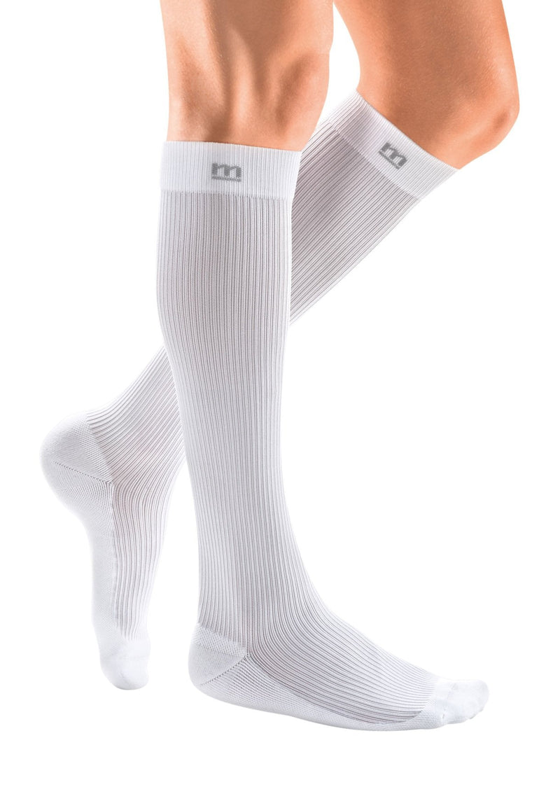 [Australia] - mediven active for men & women, 20-30 mmHg, Calf High, Closed Toe - White, IV, Standard 