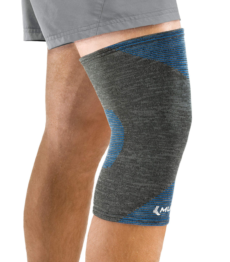 [Australia] - Mueller Sports Medicine FIR 4-Way Knee Support Sleeve, for Men and Women, Gray/Blue, M/L Medium/Large (Pack of 1) 