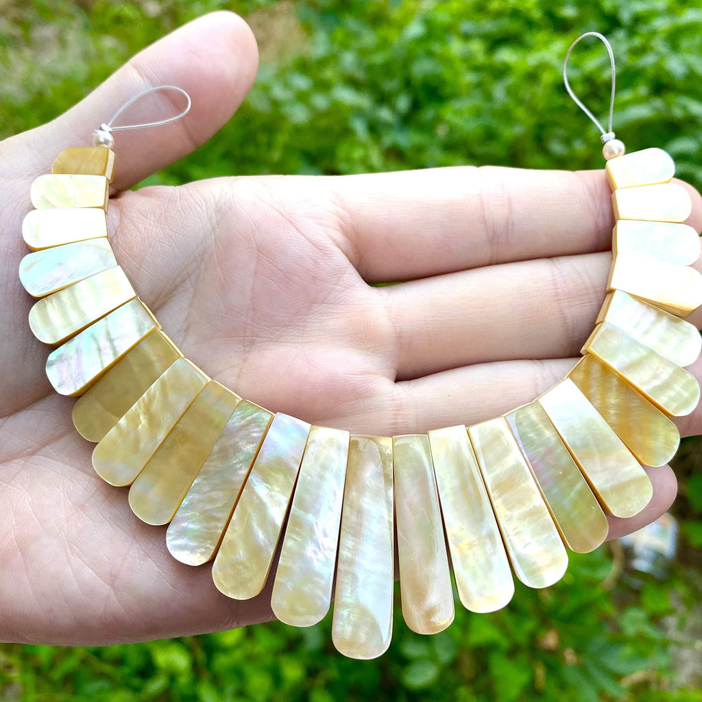 [Australia] - [ABCgems] Graduated Gem-Quality Tahitian Golden-Lip Oyster Shell (Exquisite Iridescent Matrix- Beautiful Luster) 12-34mm Double-Sided Natural Mother of Pearl Healing Energy (25 Beads) Golden Lip Oyster (From Tahiti) 