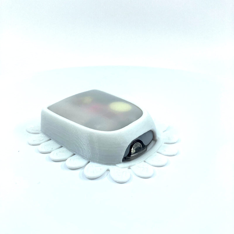 [Australia] - Omnipod Grip Shield Designed by Deck My Diabetes. Reusable, Flexible One-Handed Application(Additional Overlay Patch Required) - Bright White 