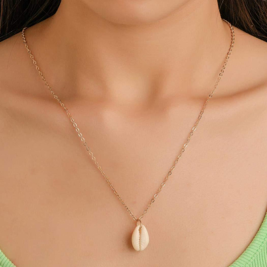 [Australia] - TseenYi Bohemian Shell Pendant Necklace Gold Cowrie Shell Choker Necklace Sea Shell Charm Necklace Chain Jewelry for Women and Girls (Gold) 