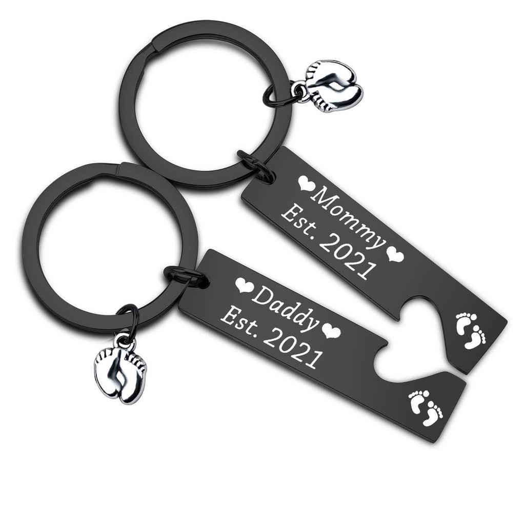 [Australia] - Pregnancy Announcement Gifts Daddy and Mommy Est 2020 2021 Keychain Set New Parents Gift Mommy to Be Gift First Time Dad Gifts with Baby Footprint Charm Daddy and Mommy Est 2021 Black 