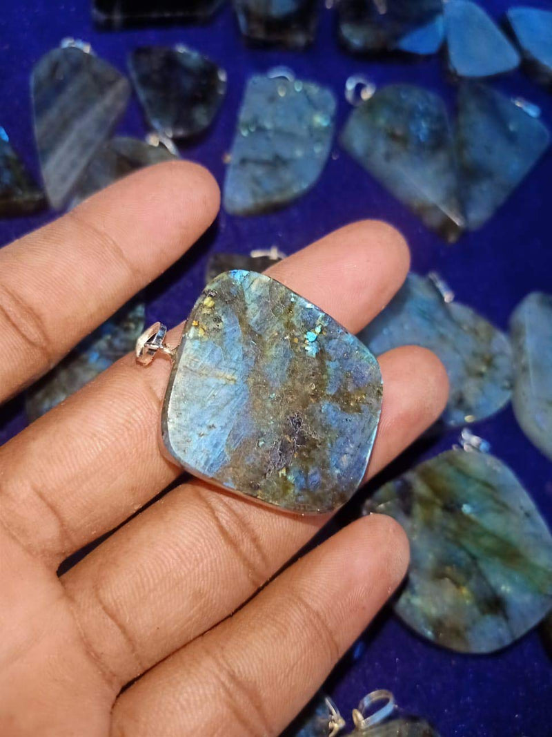 [Australia] - crystalmiracle Labradorite Gemstone Pendant (Single Piece) Crystal Fashion Gift Wellness Positive Energy Meditation Handcrafted Accessory 
