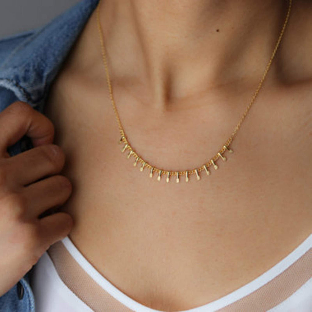 [Australia] - TseenYi Tiny Fringe Pendant Necklace Gold Dangle Necklace Choker Vintage Tiny Tassel Necklace Neck Chain Jewelry for Women and Girls 