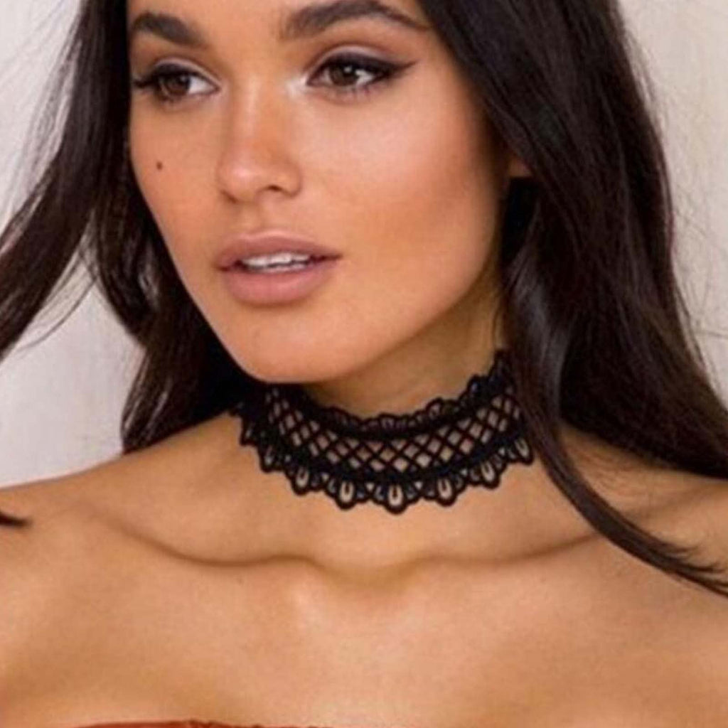 [Australia] - Yheakne Gothic Hollow Lace Choker Necklace Wide Lace Necklace Chain Black Choker Plain Scalloped Lace Clavicle Necklaces for Women and Teen Girls (Black) 