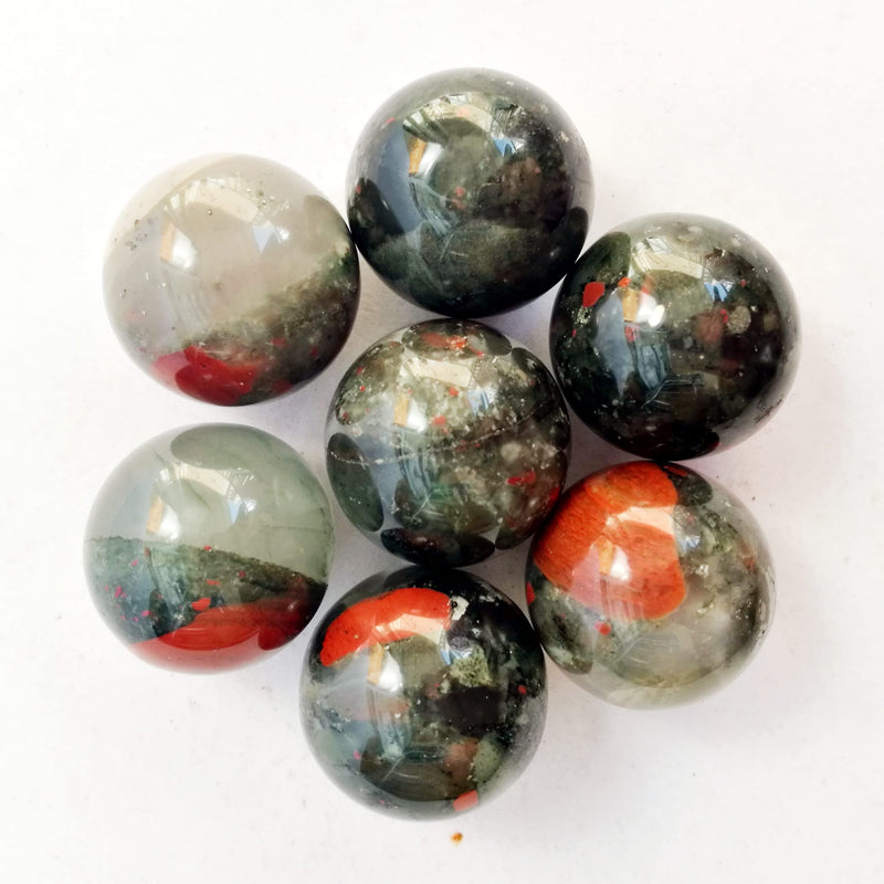 [Australia] - Manekieko 7 Pcs Natural African Bloodstone 2cm Crystal Sphere Ball Set,Feng Shui Chakra Aura Home Desk Decor Decorative Collection 